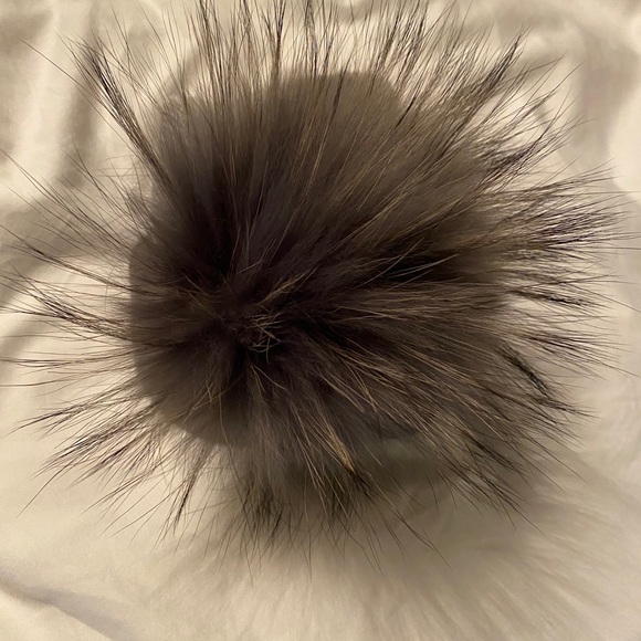 ⭐️HP⭐️ NWOT PNYC Tie Dye Fur Pom Pom Hat - Picture 4 of 5
